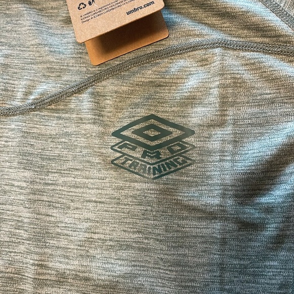 NEW Women’s Umbro Athletic Shirt - Picture 5 of 6